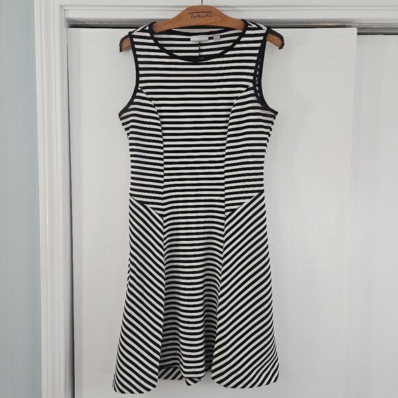 New York & Company Classic Black White Stripe Fit Flare Small Dress - Picture 1 of 9